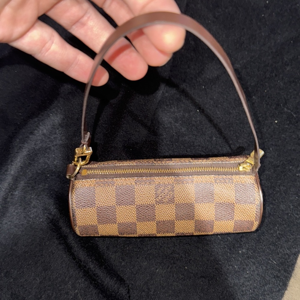 Women’s or Men's Louis Vuitton Damier Ebene pochette Papillon! With COA 10/10!🔥 - Picture 4 of 16